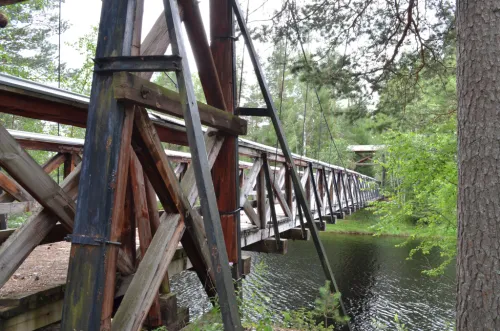 H&auml;ngbron vid Str&aring;bodarna, Ore&auml;lv